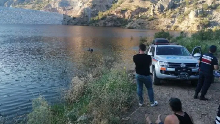 Gölete giren kızını kurtarmak isteyen anne boğuldu