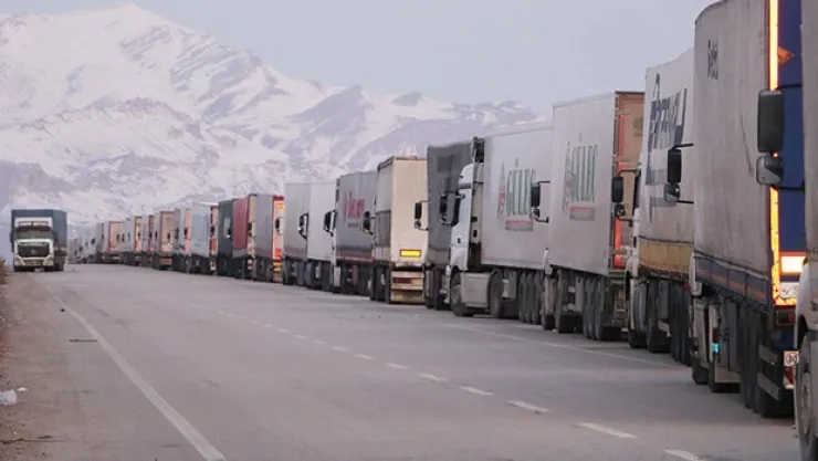 Gürbulak'ta 5 kilometrelik kuyruk oluştu