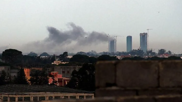 Hafter Trablus Havalimanı'nı Vurdu