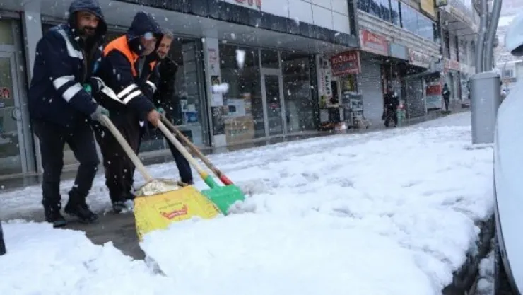 Hakkari'de 24 köy ve 51 mezra yolu ulaşıma kapandı
