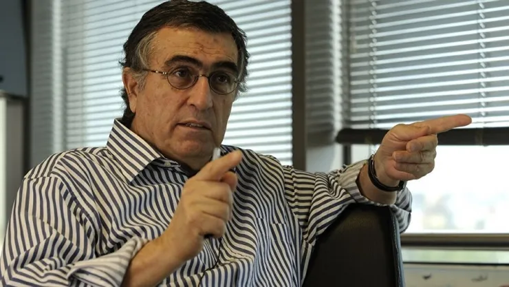 Hasan Cemal'in Pasaportuna El Kondu
