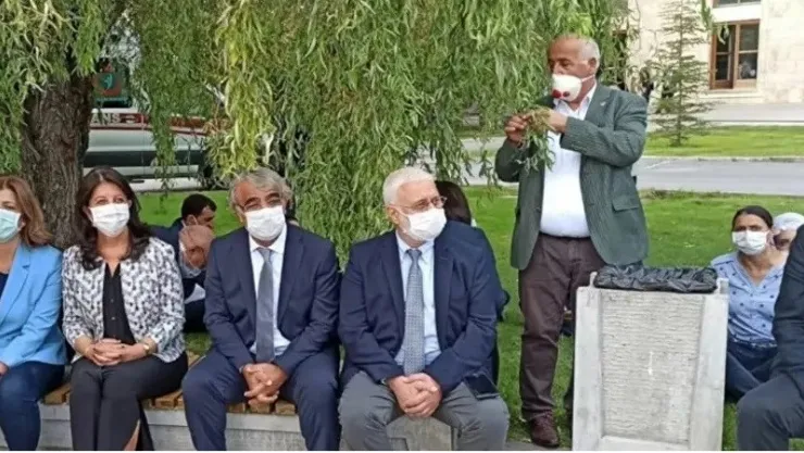 HDP'den Meclis'te  Oturma Eylemi
