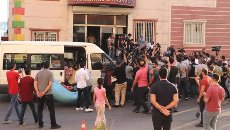 HDP İl Binasında Battaniye Gerilimi