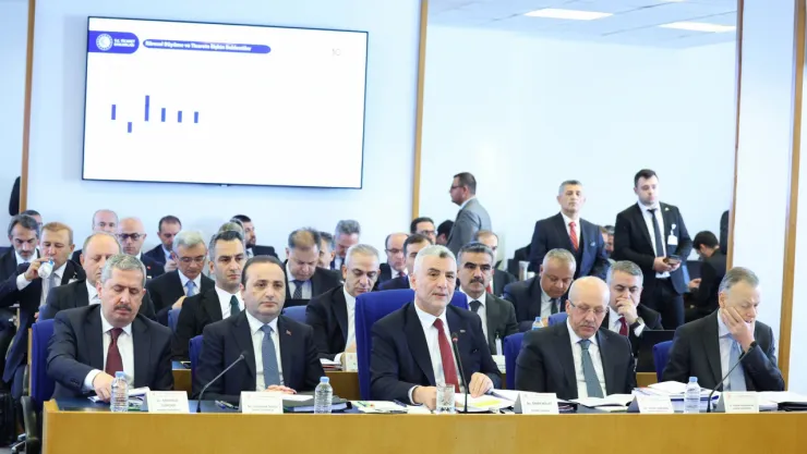 Her Yıl 100 Bin Esnafın Kepenk Kapatıyor