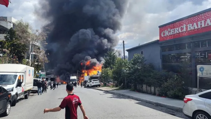 İkitelli OSB'de kimya deposunda büyük yangın