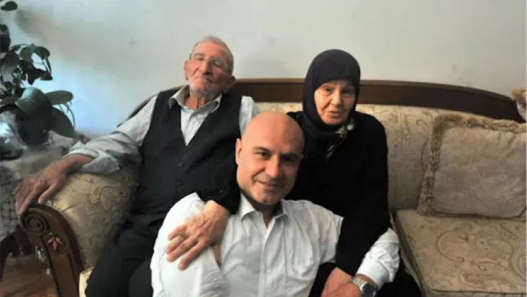 İngiltere'den Gelen Cerrah  Siyaseten Turan, Tecrübeden Çömez