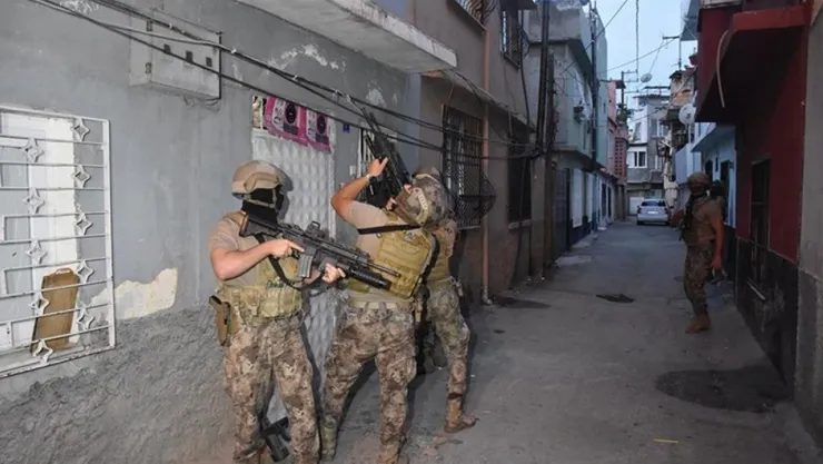 İş insanlarını tehdit eden suç örgütü çökertildi