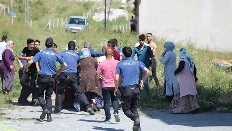 İstanbul'da dehşet! Oğlunun gözü önünde öldürdü, ortalık karıştı