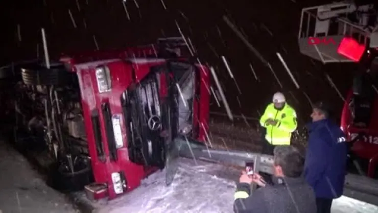 Kayseri'de devrilen TIR'ın sürücüsü öldü