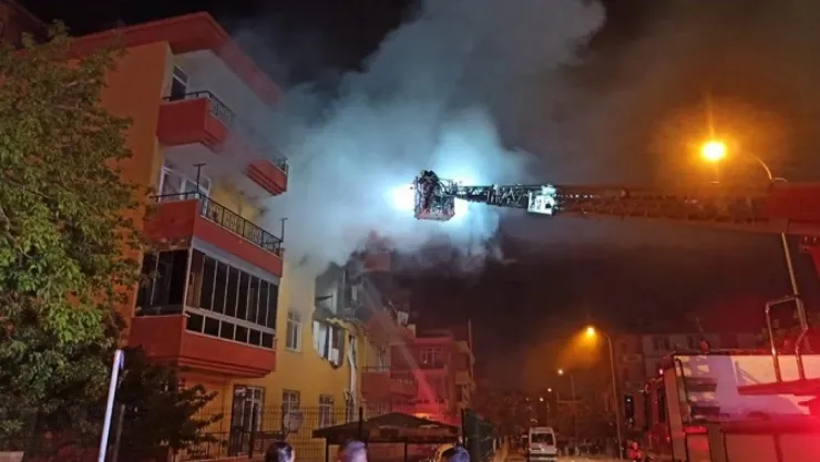 Konya'da dört katlı binada doğalgaz patlaması: 12 yaralı