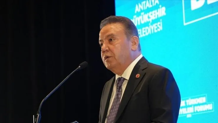 Muhittin Böcek hastaneye kaldırıldı