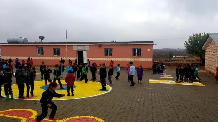 Öğretmenler köy okulunu 'kolej'e çevirdi