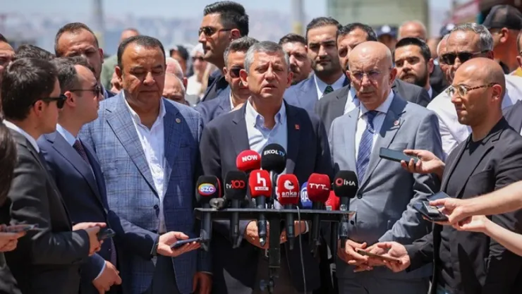 Özgür Özel: Akın Gürlek üzerine alınmış!