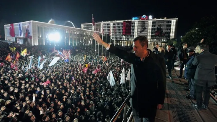 Özgür Özel'den 'sokak' çağrısı: Meydanlar bizim