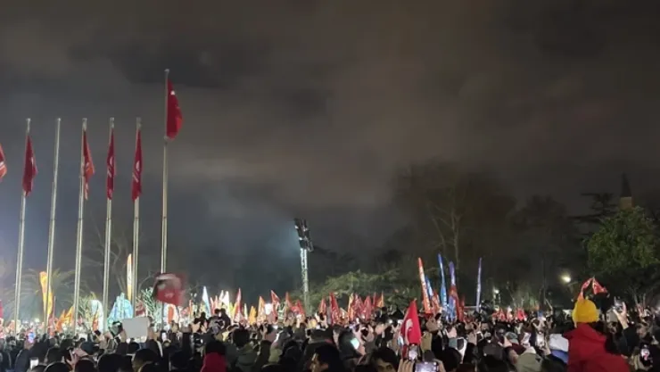Özgür Özel Saraçhane'de konuştu