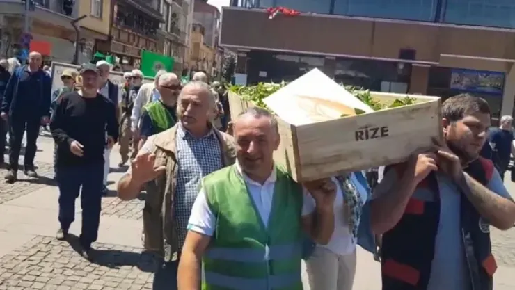 Rize'de çayın cenazesi kaldırıldı