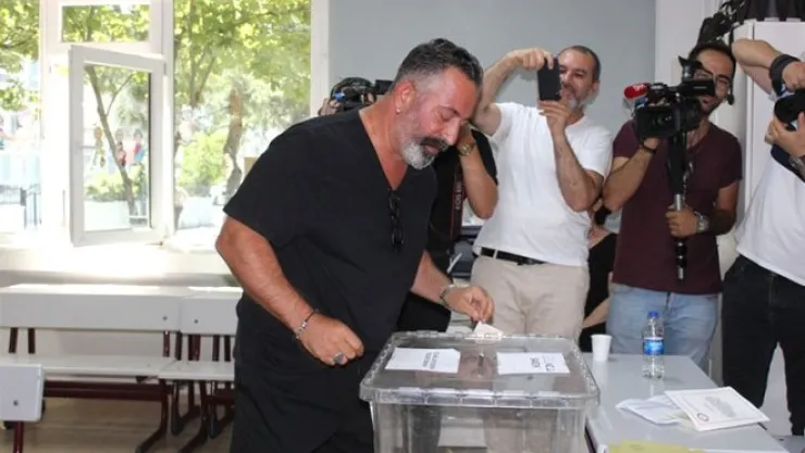 Ünlüler Sandık Başında