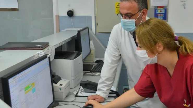 Yaşlıların bıraktığı yoğun bakımları gençler dolduruyor