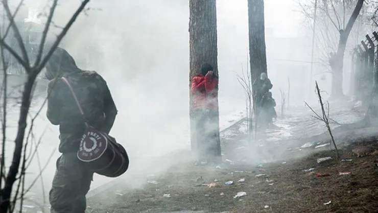 Yunanistan'dan göçmenlere gaz bombası ile müdahale