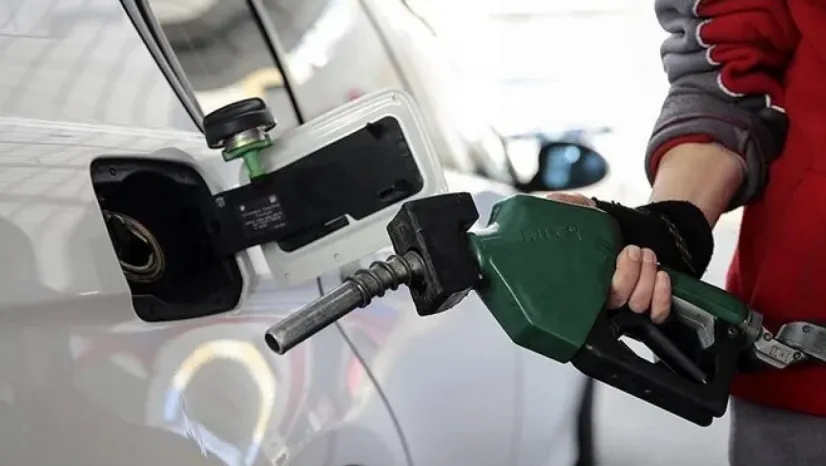 Benzine zam geldi: Gece yarısı fiyatlara yansıyacak