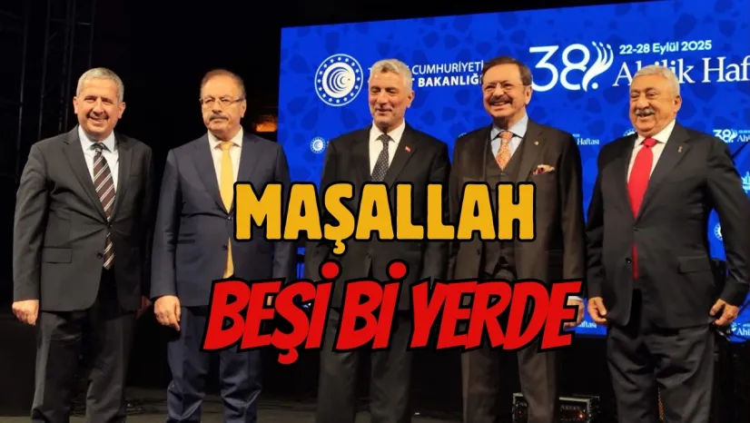 'Beşi Bi Yerde' Sahnede Birlik Mesajı Verdi