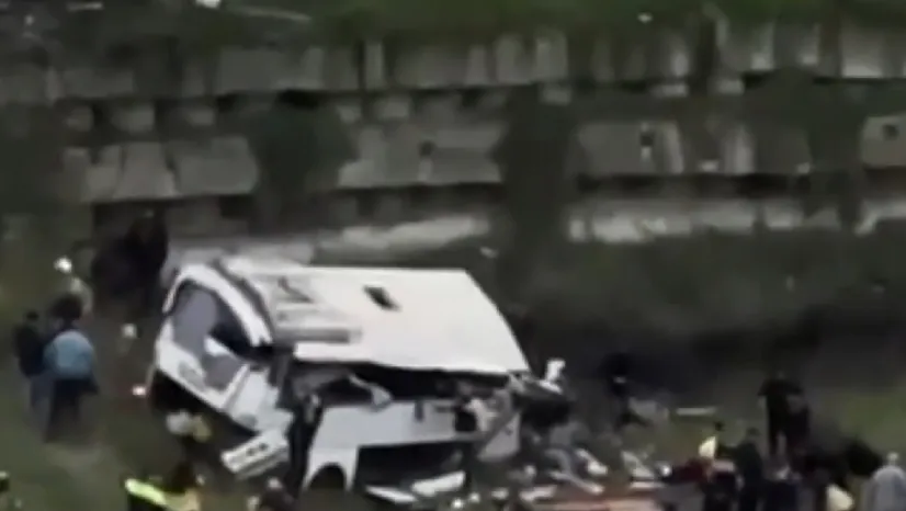 İstanbul'da işçi servisi şarampole yuvarlandı: 4 ölü, 7 yaralı