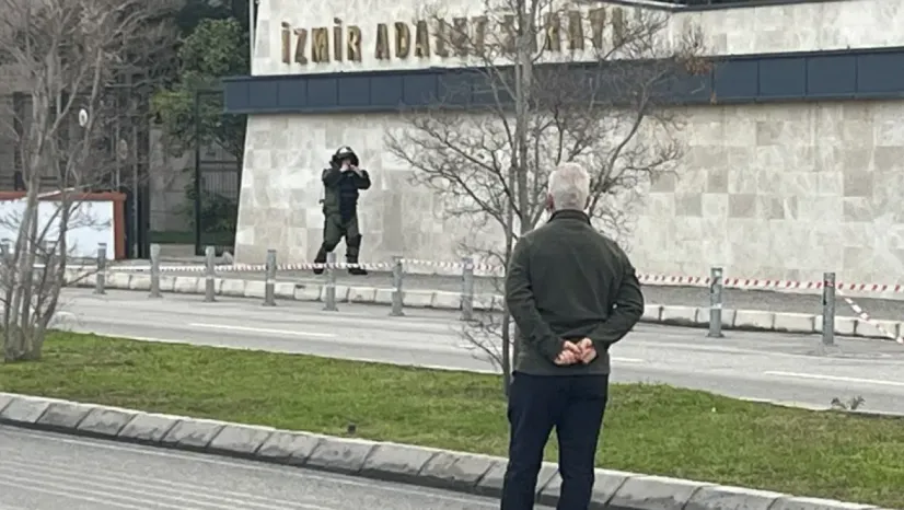 İzmir Adliyesi önünde bomba paniği