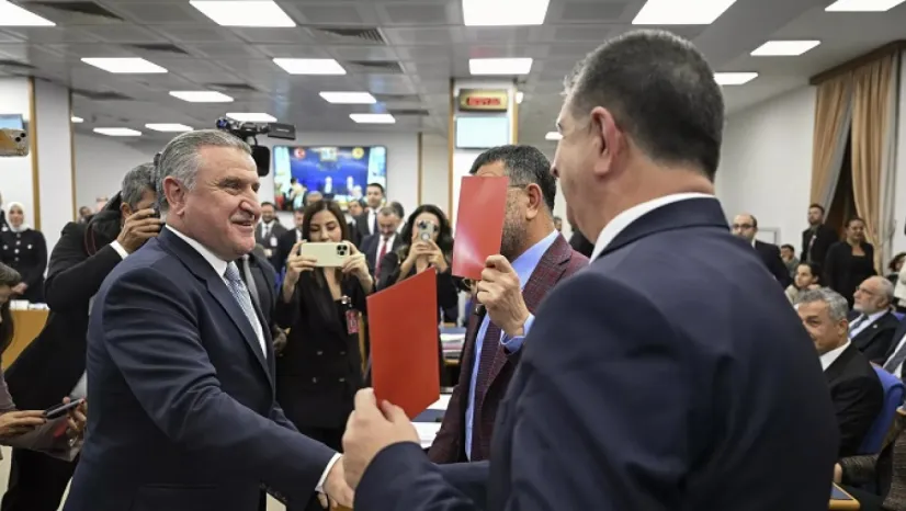 Muhalefet 'kırmızı kart' gösterdi, iktidar 'Var'dan döner' dedi!