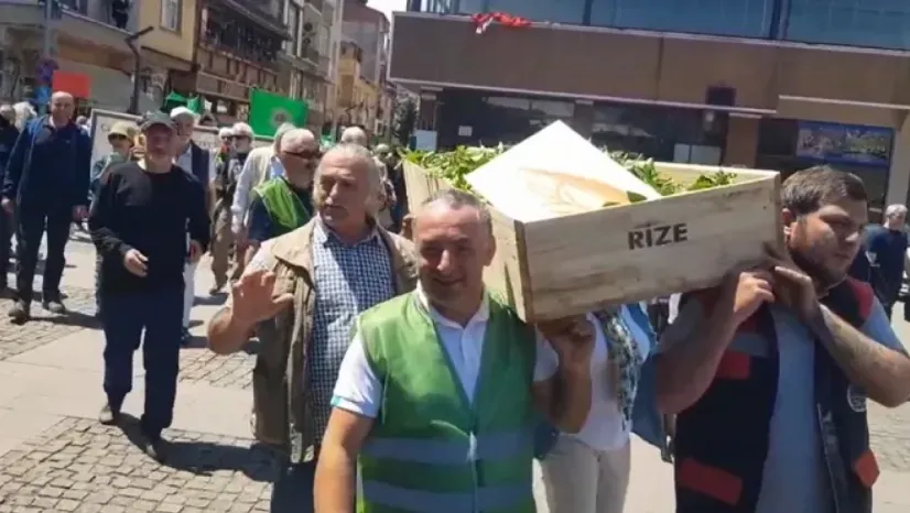 Rize'de çayın cenazesi kaldırıldı