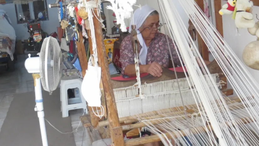 Aşkla Hayatı da Dokudular Dastarı da