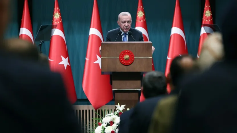 Erdoğan: Milletin hakkına girenlerin yakasına yapışacağız
