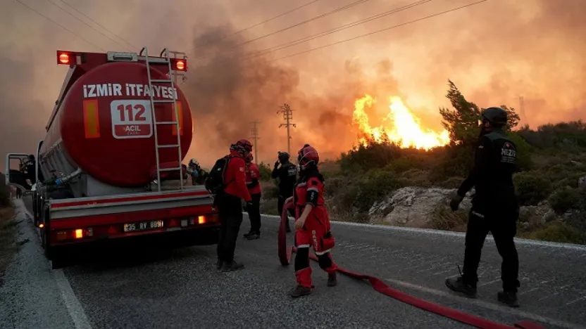 İzmir'deki orman yangınında bir kişi hayatını kaybetti