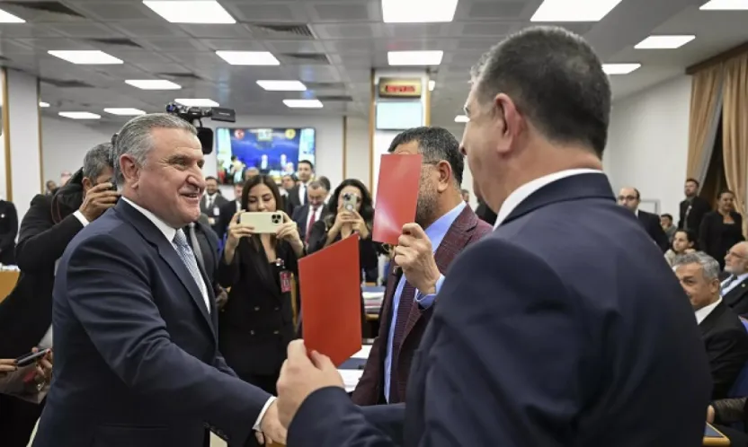 Muhalefet 'kırmızı kart' gösterdi, iktidar 'Var'dan döner' dedi!