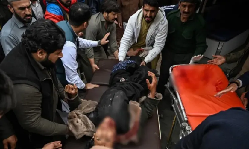 Pakistan: Camiye bombalı saldırı 15 kişi öldü, 80 yaralı