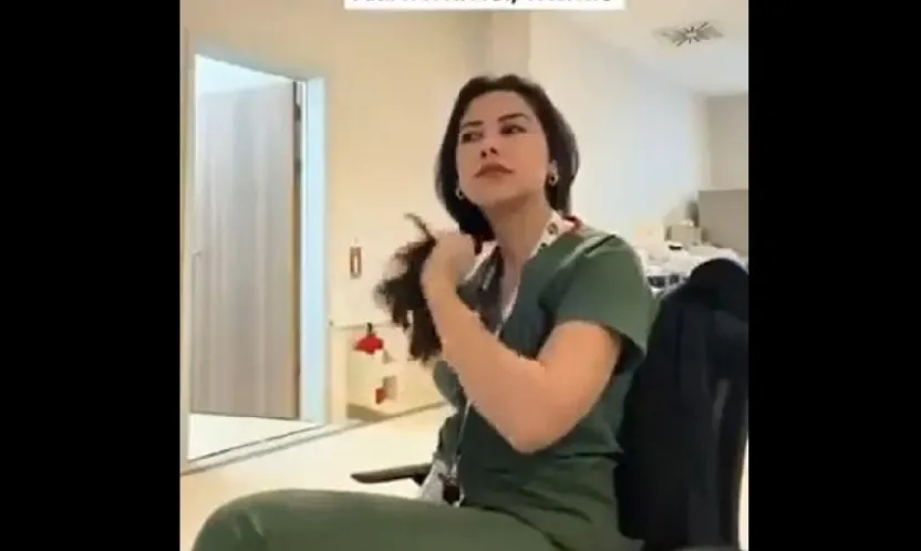 Saçını ören hemşire gözaltında